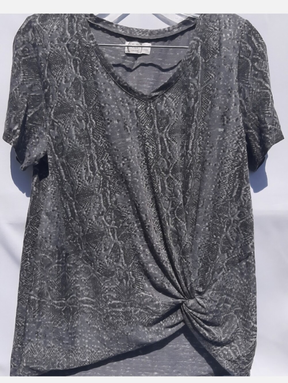 Maurices 24/7 Grey Animal Snakeskin T-shirt Tee Women's XS Twist Knotted Front